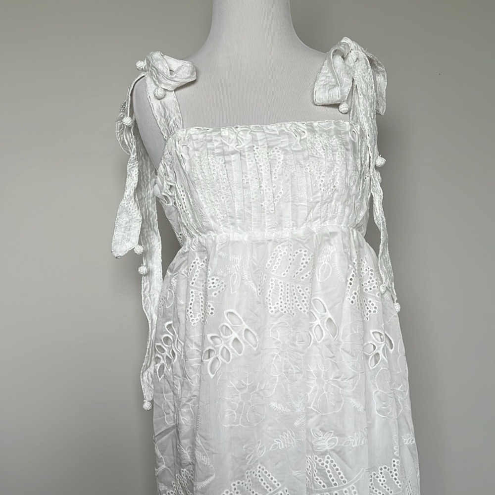 FARM Rio Eyelet Embroidered Midi Dress
FARM Rio - Picture 4 of 8